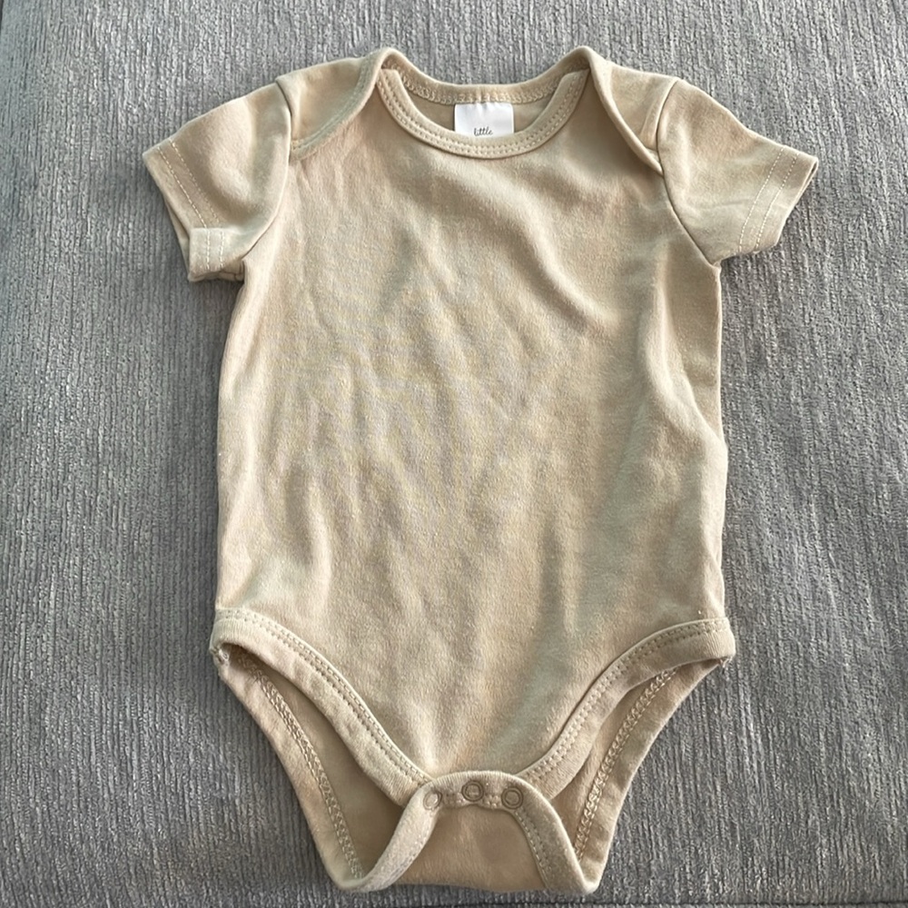 Set of 3- Baby onesies - Picture 3 of 5